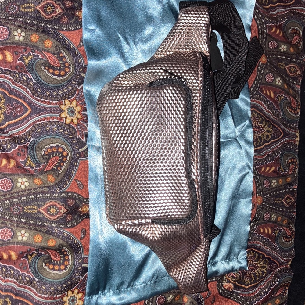 Brand new fanny pack with no tags - metallic pink